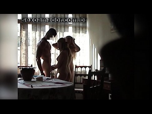 ❤️ Prietenii sexuali invită un bărbat uriaș și o partidă în trei cu el ❤️❌   at ro.com-porn-hat.ru